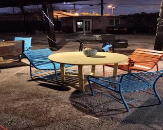 Monterey Inn Hotel - Los Angeles - Patio