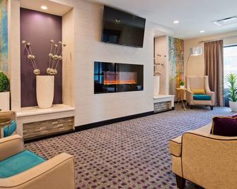 Spark by Hilton Erie - Erie - Wohnzimmer