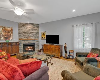 The Hidden Gem | A Luxury Mountain Getaway - Marshall - Sala de estar