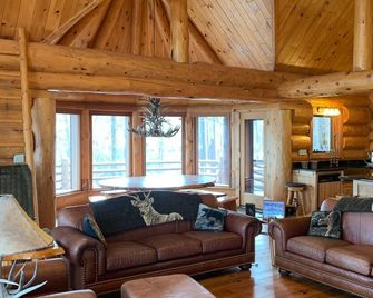 Lake Sam Rayburn - Waterfront Custom Log home, 2000 Sq Ft Video included. - Huntington - Sala de estar