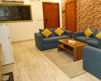 Reef Beach Hotel Apartments - Dammam - Living room