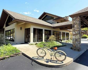 Talley Ho Inn - Townsend - Building