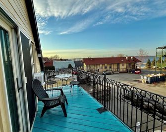 Cozy Lakeside Downtown Apartment C - Sackets Harbor - Balcony