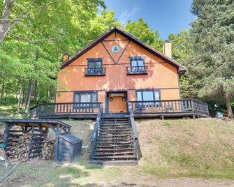 Buckhorn - Slopeside Iron River Cabin with Sauna - Iron River - Building