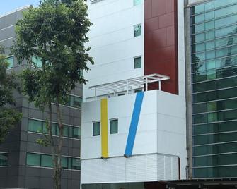Amaris Hotel by Santika - Singapore - Building