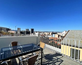 Stylish 1BR City Apartment with Stunning Rooftop Terrace - Gibraltar - Balcony