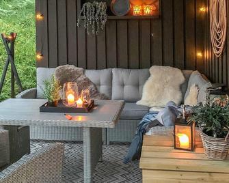 Lovely home in Stordal with WiFi - Stordal - Patio
