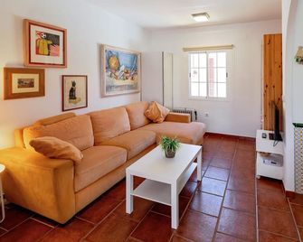 Awesome Home In Islantilla - Lepe - Islantilla - Sala de estar