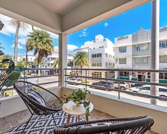 Luxuri Suites - Miami Beach - Balcony
