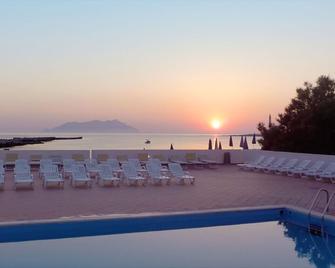 Villaggio Approdo di Ulisse - Favignana - Zwembad