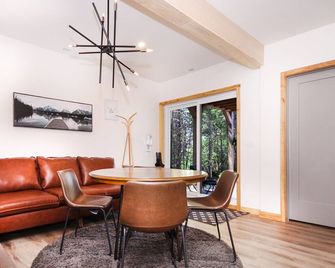 Stone Cove Waterfront Adults Only B&b - Tobermory - Eetruimte