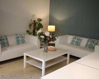 Hostal Jakiton - Magaluf - Olohuone