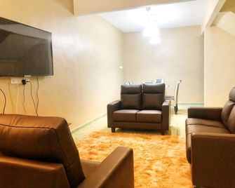 Fateh Homestay - 아라우 - 거실