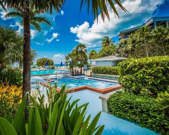 Penthouse Beach Ocean Views- Live the Dream - Key West - Piscina