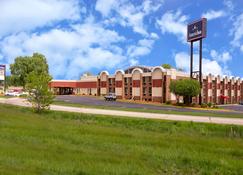 AmericInn by Wyndham Janesville - Janesville - Gebouw
