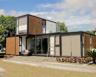 Cala Laiya - Laiya - Edificio