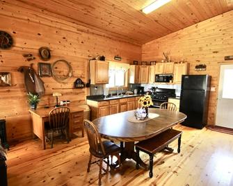 W-W: Ranch Mountain Cabin, Cute and Quaint - Monticello - Cucina