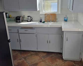 Gorgeous 1-bedroom apartment with AC, WiFi in enjoyable Santa Monica - Santa Monica - Kitchen