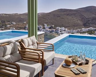Emgard Suites Kythnos - Merichas - Piscina
