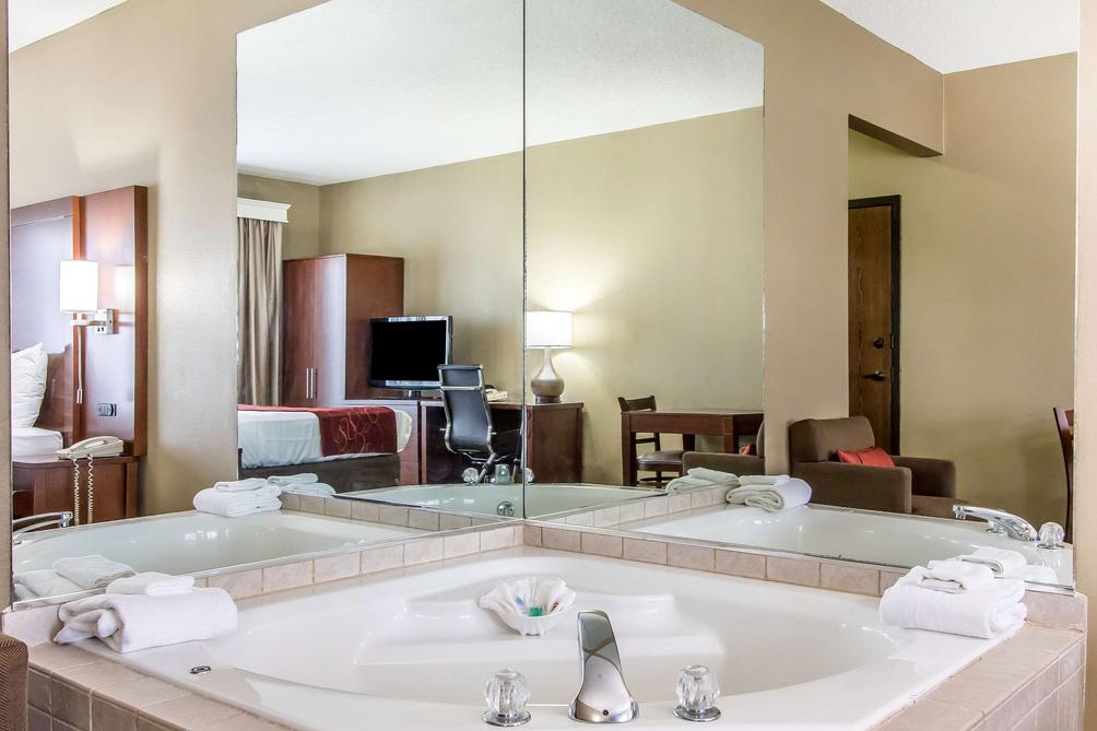 Comfort Suites 80 1 0 9 Effingham Hotel Deals Reviews Kayak