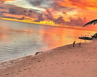 Becca's Vacation House - San Remigio - Beach