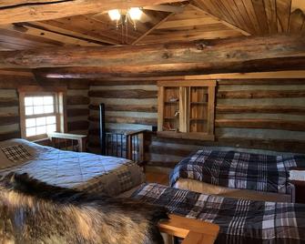 Historic Log Cabin near Williams River, Cranberry Glades and Snowshoe - Marlinton - Habitación