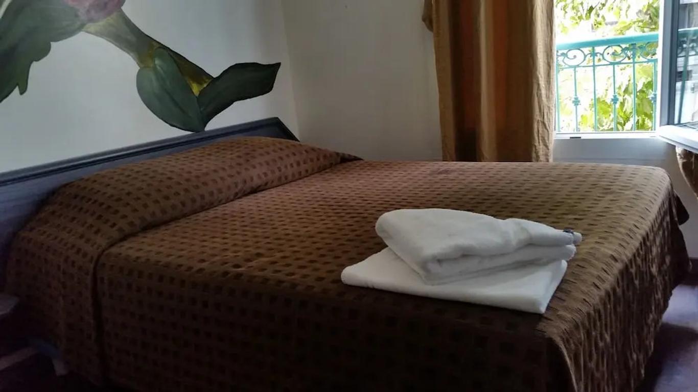 Evelia Hotels