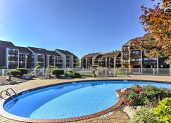 Waterfront Port Clinton Condo with Pool Access! - Port Clinton - Pool