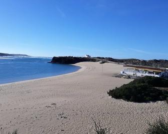 Well-equipped two-bedroom apartment with garden - Vila Nova de Milfontes - Playa
