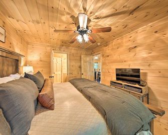 Blue Ridge Hideaway with Fire Pit and Mtn Views! - Blue Ridge - Bedroom