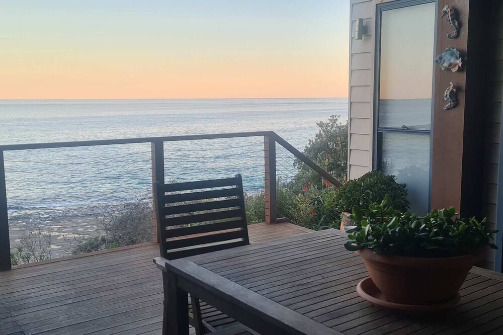 South Pacific Beach House - direct beach access - Ulladulla - Balcón