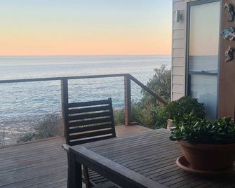 South Pacific Beach House - direct beach access - Ulladulla - Balkon