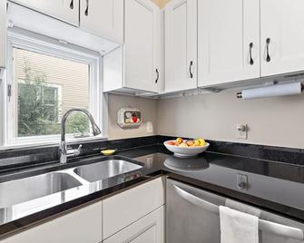 Cozy Historical Home-Trendy Lakes Area- 3 Bedroom 1 & 1/2 Bath - Minneapolis - Kitchen