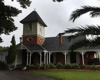 Ithaca 1896 Manor - Busselton
