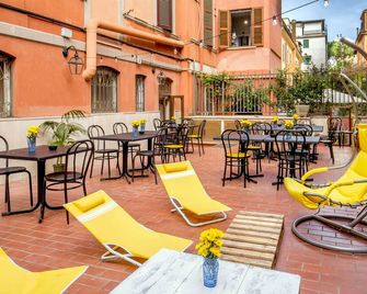 Free Hostels Roma - רומא - פטיו