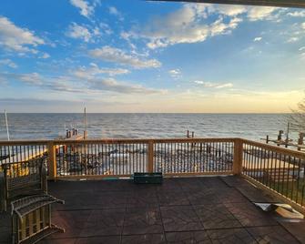 Lakeside Cottage with a bird`s eye view - Amherstburg - Balcony