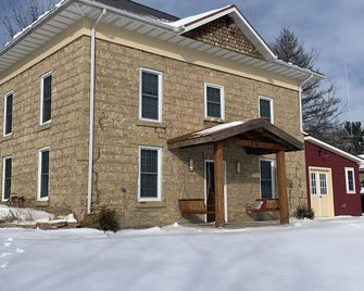 Hamilton Goebel House 816 E Louisa St Darlington Wi - Darlington - Building