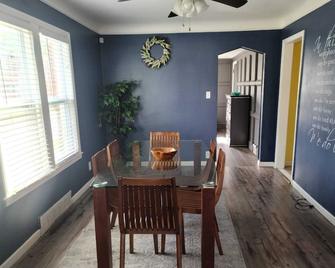 Large Central Homelike Townhome - Detroit - Dining room