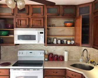 Reston Living - Reston - Kitchen