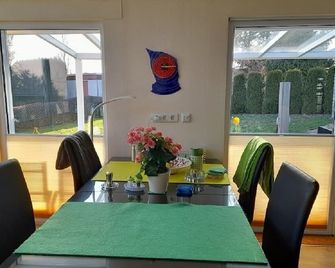 Atrium holiday home in the green for 'two', glass gable, glass terrace, Weserbergland - Brakel - Dining room