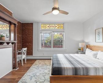 Shadyside, Pittsburgh, Modern and Accessible 2 Bedroom Unit2 with Free Parking - Pittsburgh