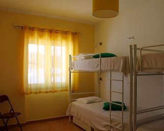 Racing Mackerel Hostel - לאגוס - חדר שינה