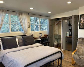 Charming Studio under Majestic Oaks in Beautiful Country Setting - Thousand Oaks - Schlafzimmer
