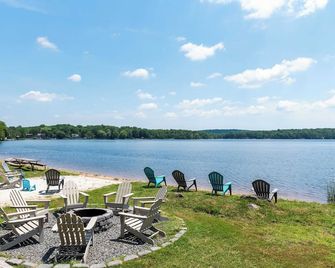 The Lake Life by Avantstay Lakefront + View + Hot Tub - Pocono Pines