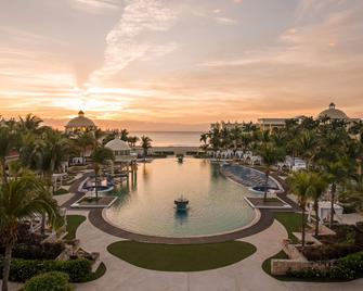 伊波羅之星帕萊索大酒店 - 卡曼海灘 - Playa del Carmen 卡曼海灣 - 游泳池