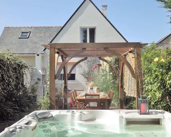 A 250 m from the sea, renting a villa for 12 people. Spa ... - Ла-Тюрбаль - Патіо