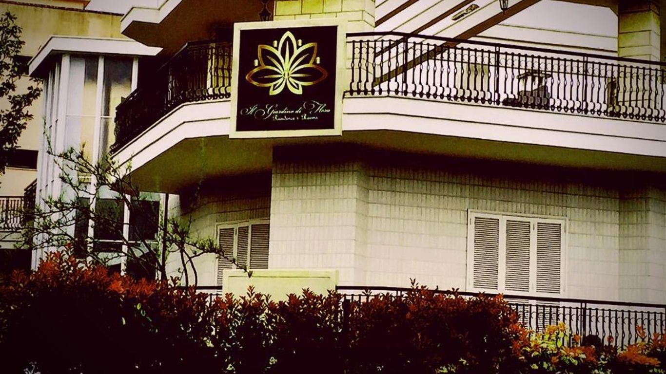 Il Giardino Di Flora con Piscina & Jacuzzi