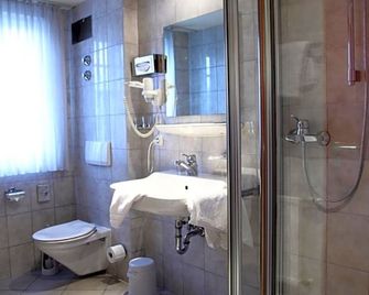 Hotel zur Altstadt - Friesenhagen - Bathroom