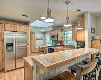 Clemson Getaway 3 Mi to Memorial Stadium! - Clemson - Kitchen