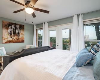 Misty Mountain Cabin Spectacular Scenic Escape by Caddo River - Glenwood - Bedroom